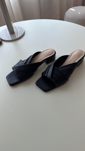 [SAMPLE] Folded Heels