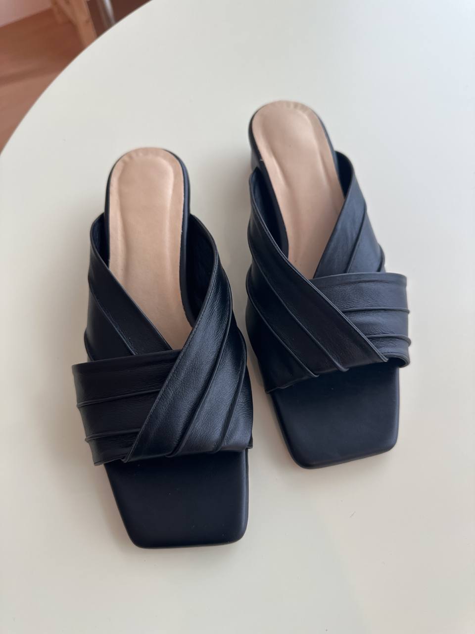 [SAMPLE] Folded Heels